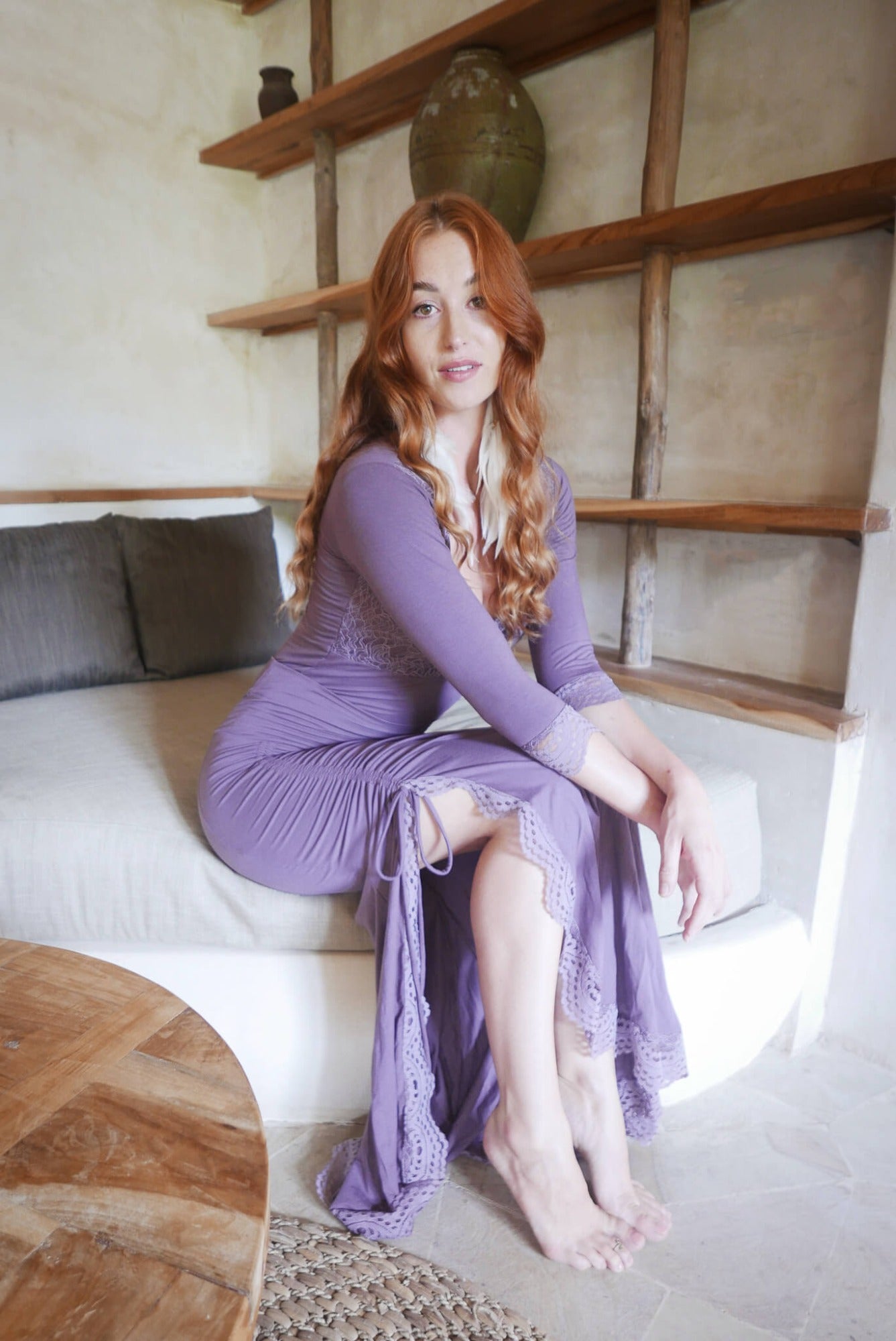 Hip long shirt with 3/4 sleeve length, medieval neck shape, lace details on sleeves and bust in color eggplant.